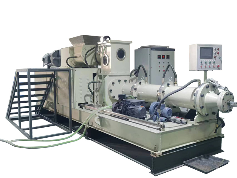 大(dà)型擠出機(jī)